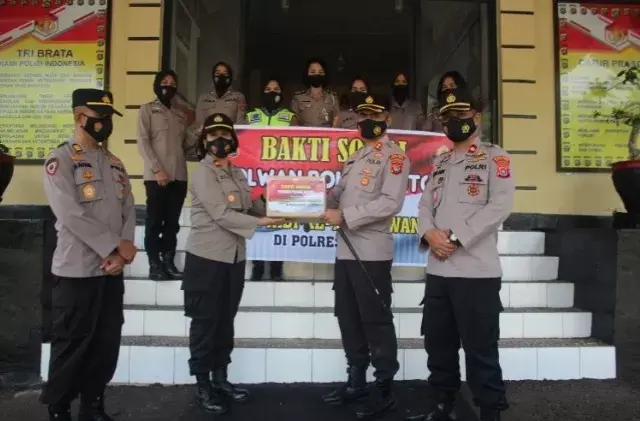Hari Jadi Polwan 73, Polres Buton Bakti Sosial