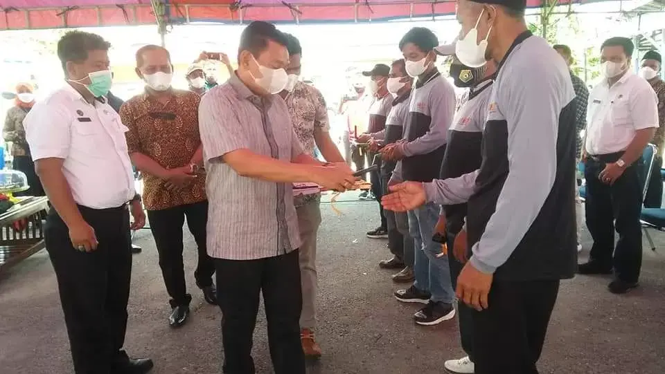 Tingkatkan Produksi, Ridwan Zakariah Serahkan 30 Unit Mesin Gabah