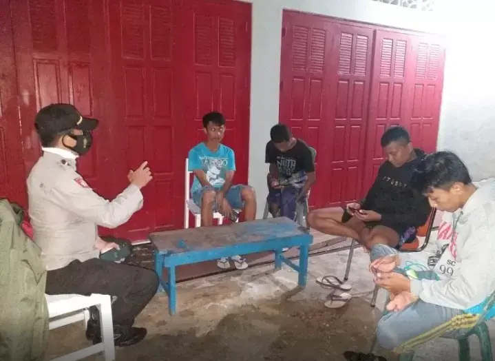 Patroli Dialogis, Kapolsek Wolowa Imbau Prokes dan Waspada Kriminalitas