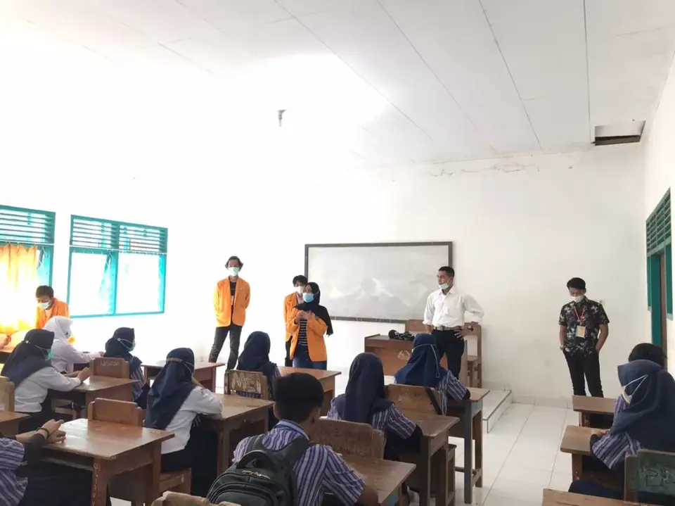 Mahasiswa KKN Reguler UHO Sosialisasi Vaksinasi di SMP Negeri 9 Baubau