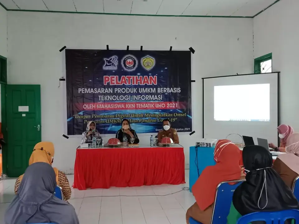 KKN Tematik UHO Dorong Peningkatan Pendapatan UMKM melalui Edukasi Digital Marketing