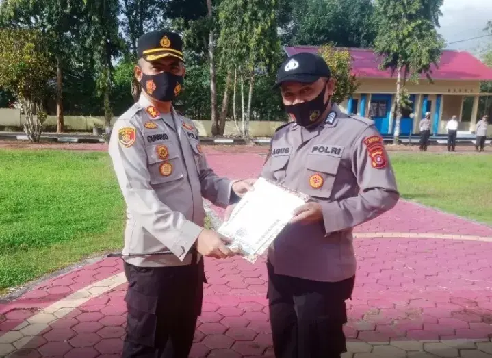 Bripka Agus Raih Penghargaan Police Of The Month