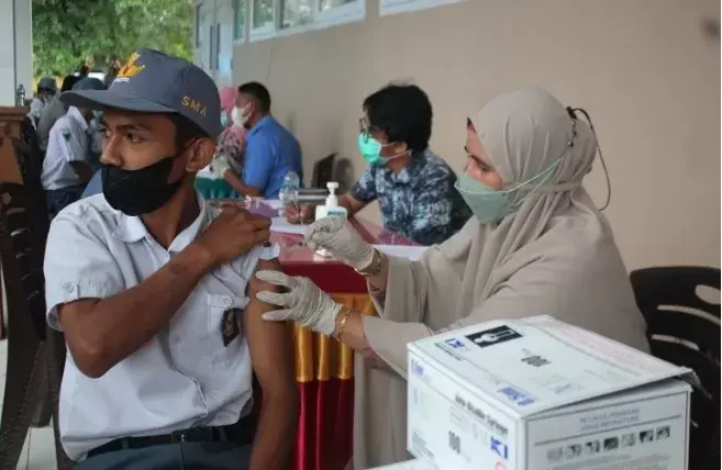 Gerai Vaksin Massal Polres Buton Sasar Pelajar