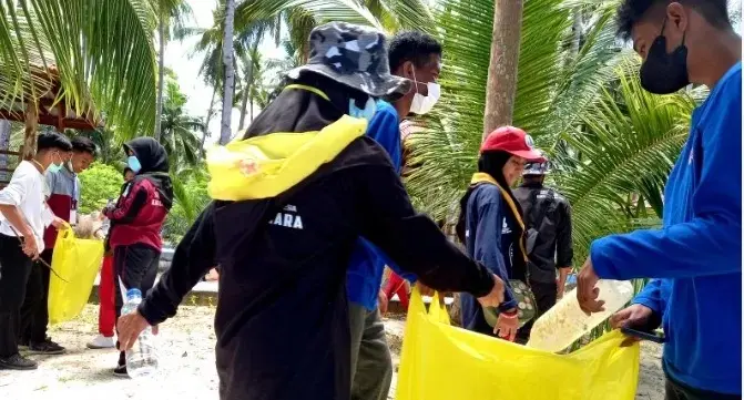 Hari ke-2, Peserta KBK PMI Melancong di Pantai Wabula