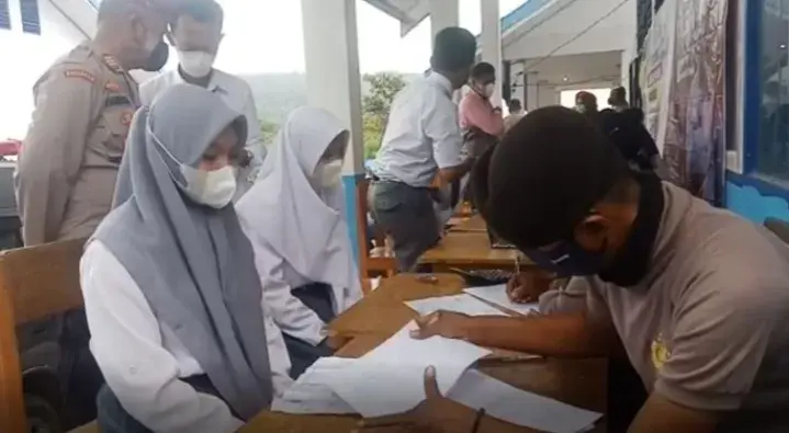 Vaksin Keliling Polres Buton Sasar Sekolah di Lasalimu