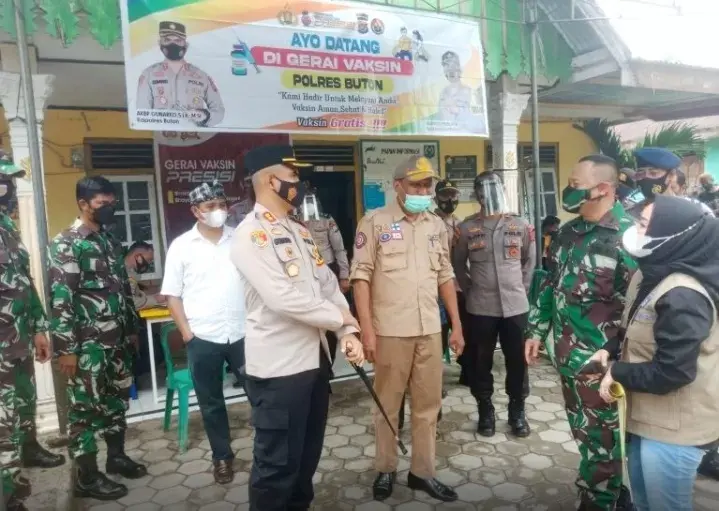 Gugus Tugas Provinsi Tinjau Gerai Vaksinasi Polres Buton