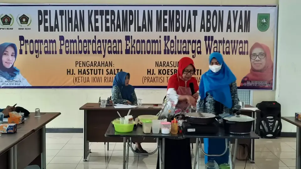 Gelar Pelatihan Membuat Abon Ayam, IKWI Riau Hadirkan Praktisi Tata Boga