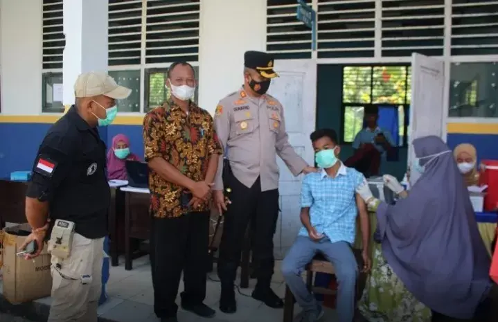 Kapolres Buton Terus Pantau Vaksinasi Pelajar