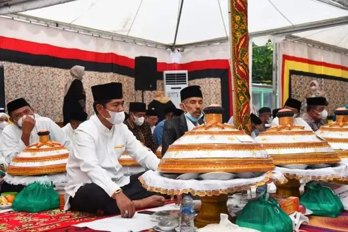 Bupati Buton Hadiri Takziah Malam ke-7 Berpulangnya Ibunda Gubernur Sultra