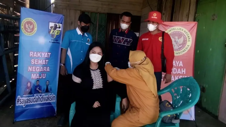 Binda Sultra Bersama KNPI Muna Gelar Vaksinasi Door To Door di Rumah Warga dan Siswa
