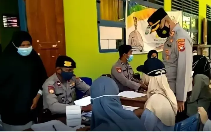 BIN Sultra dan Polres Vaksin Massal di Buton