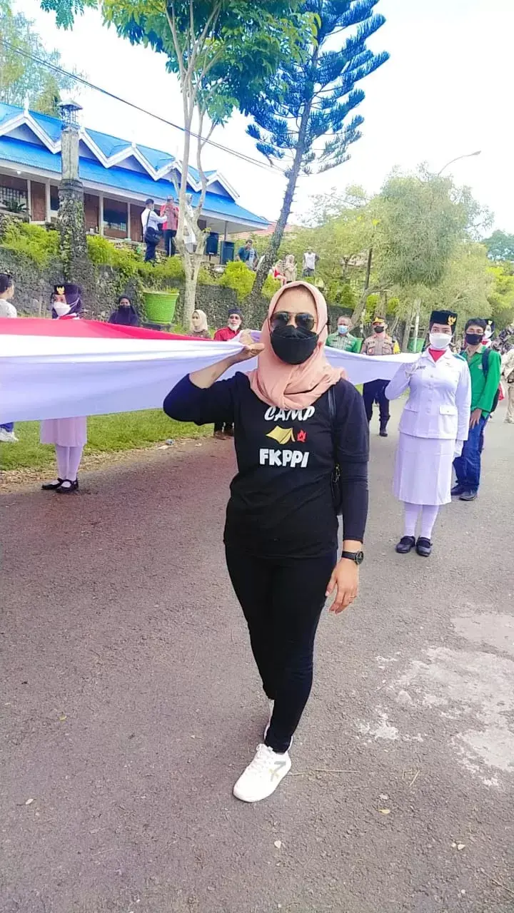 Pemkot Baubau Peringati HSP, Bentangkan Bendera Merah Putih Ratusan Meter