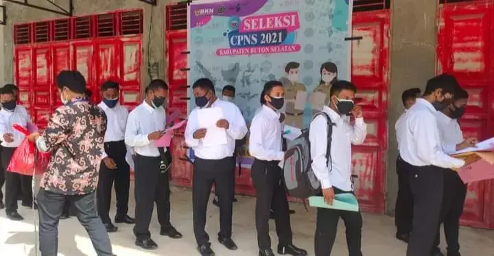 Kepada Peserta Ujian SKD CPNS, Bupati Busel: Berusahalah Sebaik Mungkin, Semoga Berhasil