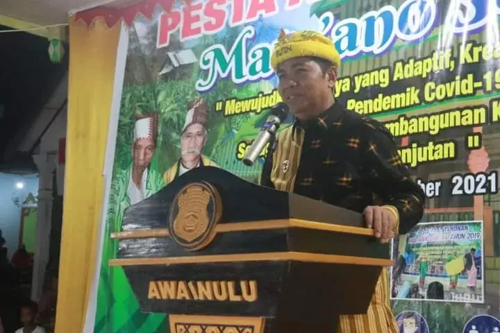 Hadiri Pesta Adat Awainulu, La Bakry Optimis 2022 Buton Bebas Covid-19