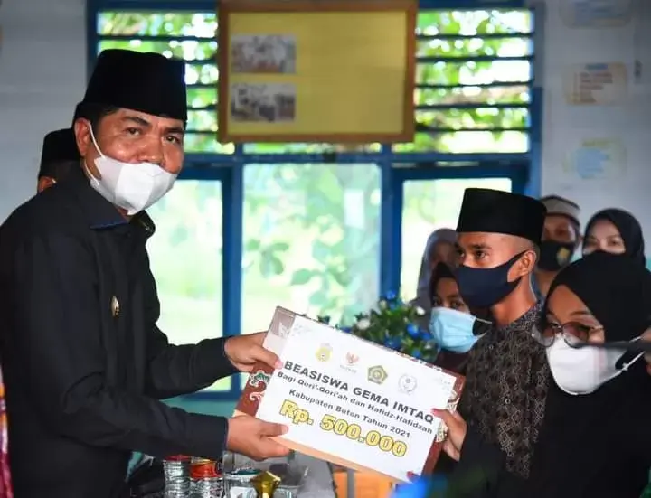 La Bakry Wisuda 99 Santri Lasalimu