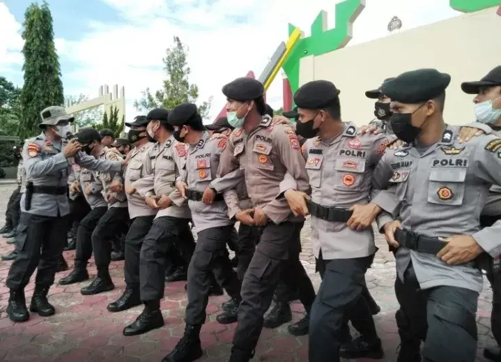 Tingkatkan Kemampuan dan Kesiapsiagaan, Polres Buton Latihan Pengendalian Massa