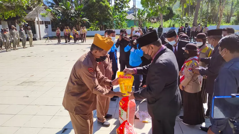 Peringati Hari Pahlawan ke 76, Pemkot Baubau Santuni Veteran