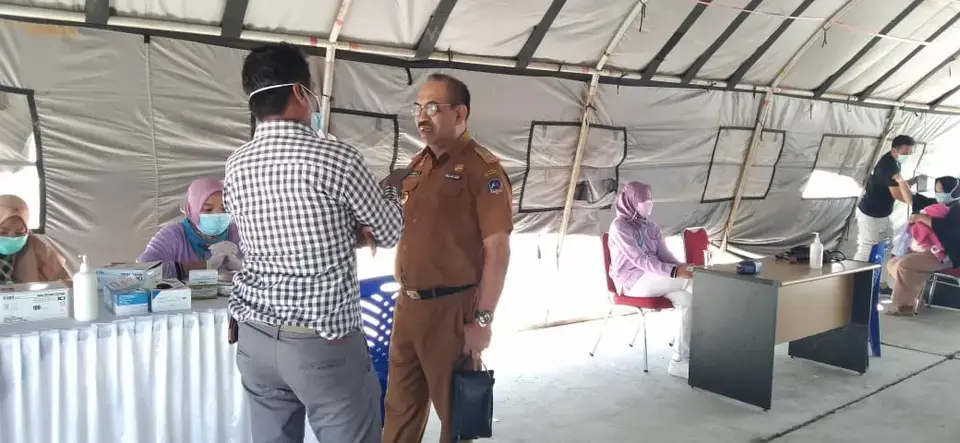 Program Vaksinasi Menyasar Penumpang di Pelabuhan Raha