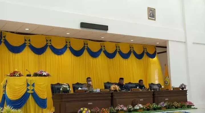 Iis Elianti Sampaikan Nota Keuangan APBD 2022