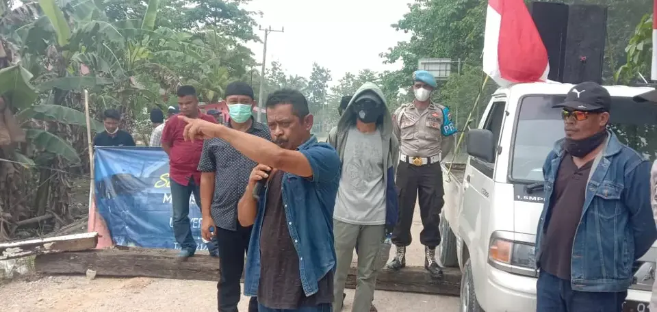 Anggota DPRD Turut Demo Desak Pemprov Perbaikan Jalan Provinsi