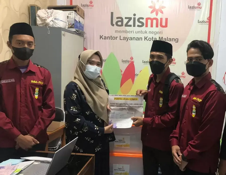 Pramuka Pangkalan SMKN 1 Baubau Salurkan Donasi Korban Bencana Erupsi Semeru