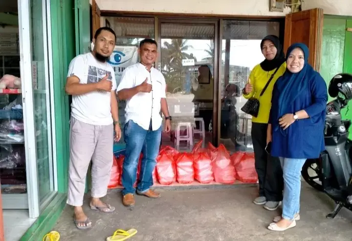 Jelang Mubes SMAN 1 Raha, Alumni 98 Berbagi Sembako Di Panti Asuhan