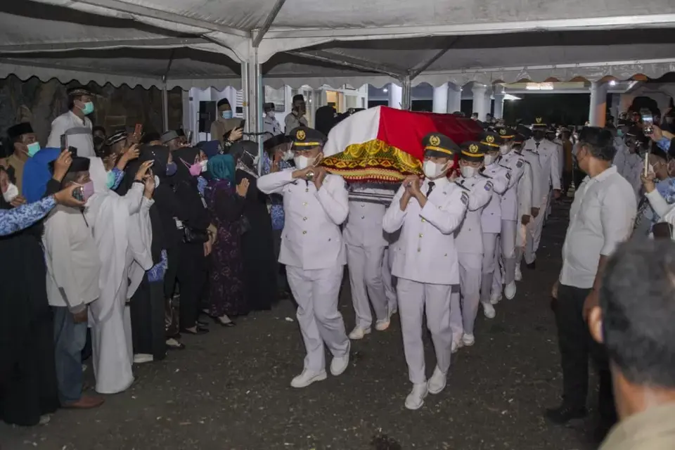 Gubernur Ali Mazi Pimpin Upacara Pelepasan Pemakaman Wali Kota Baubau