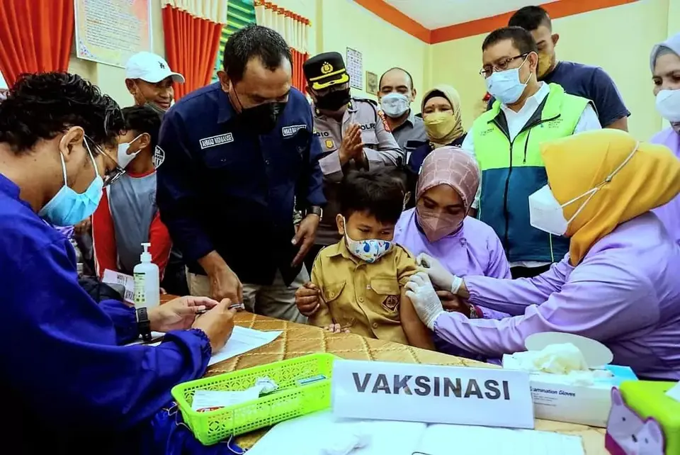 Tinjau Vaksinasi Anak, Monianse Imbau Warga tak Takut Divaksin
