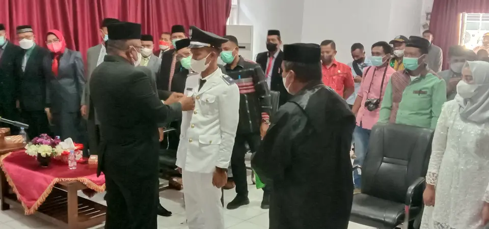 Lantik PAW Kades Baruta, Bupati Buteng: Rangkul Semua Masyarakat