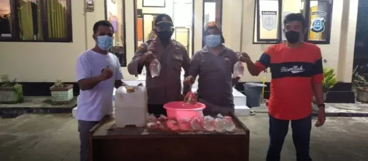 Polsek Sampuabalo Amankan Puluhan Liter Miras