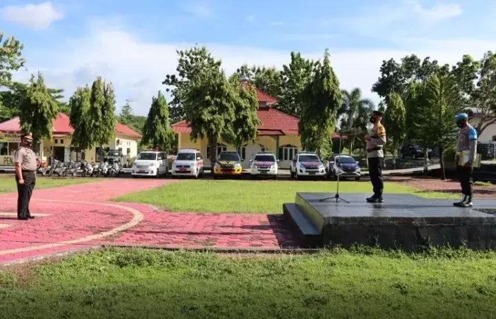 Dinilai Berprestasi, Kapolsek Pasarwajo Diganjar Kenaikan Pangkat