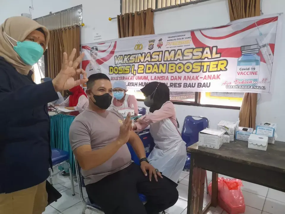 Kapolres Baubau Jalani Vaksin Booster