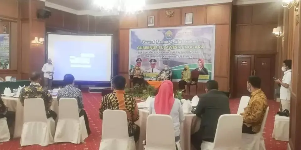 Plt Wali Kota Baubau Ramah-Tamah Dengan Masyarakat Sultra di Kaltim