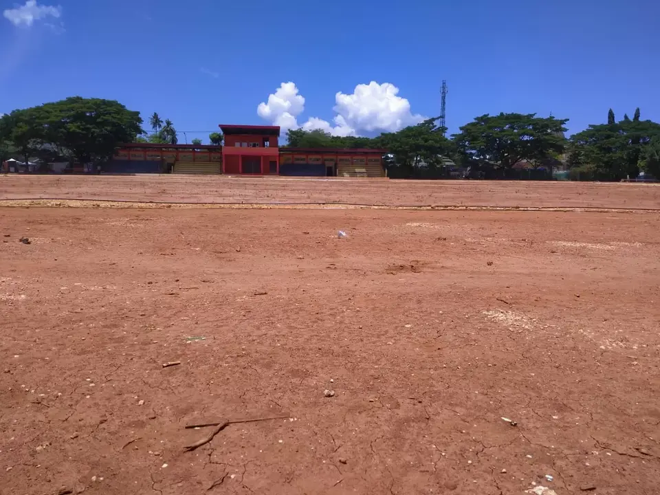 Wali Kota Minta Kontraktor Perbaiki Rumput Stadion Betoambari