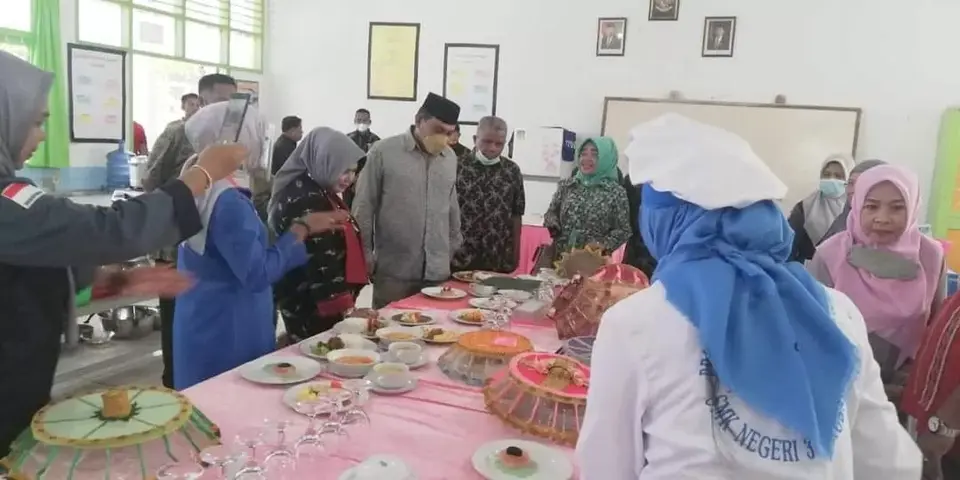 Plt Wali Kota Baubau Tinjau Ujian Kompetensi SMKN 3 Baubau