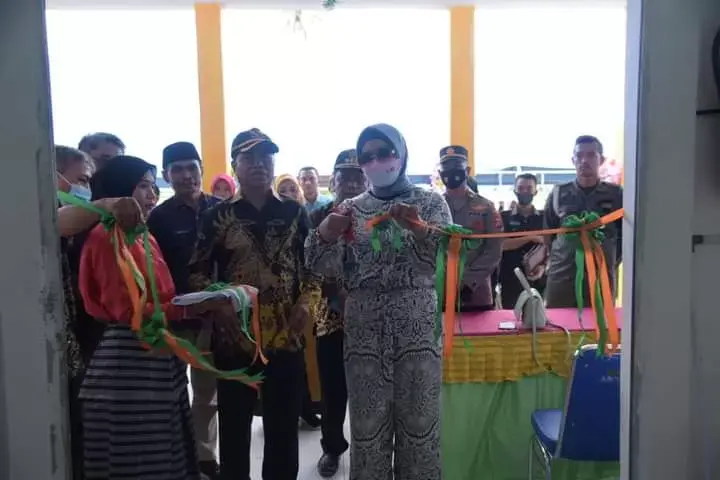 La Bakry Resmikan Pasar Rakyat Waoleona