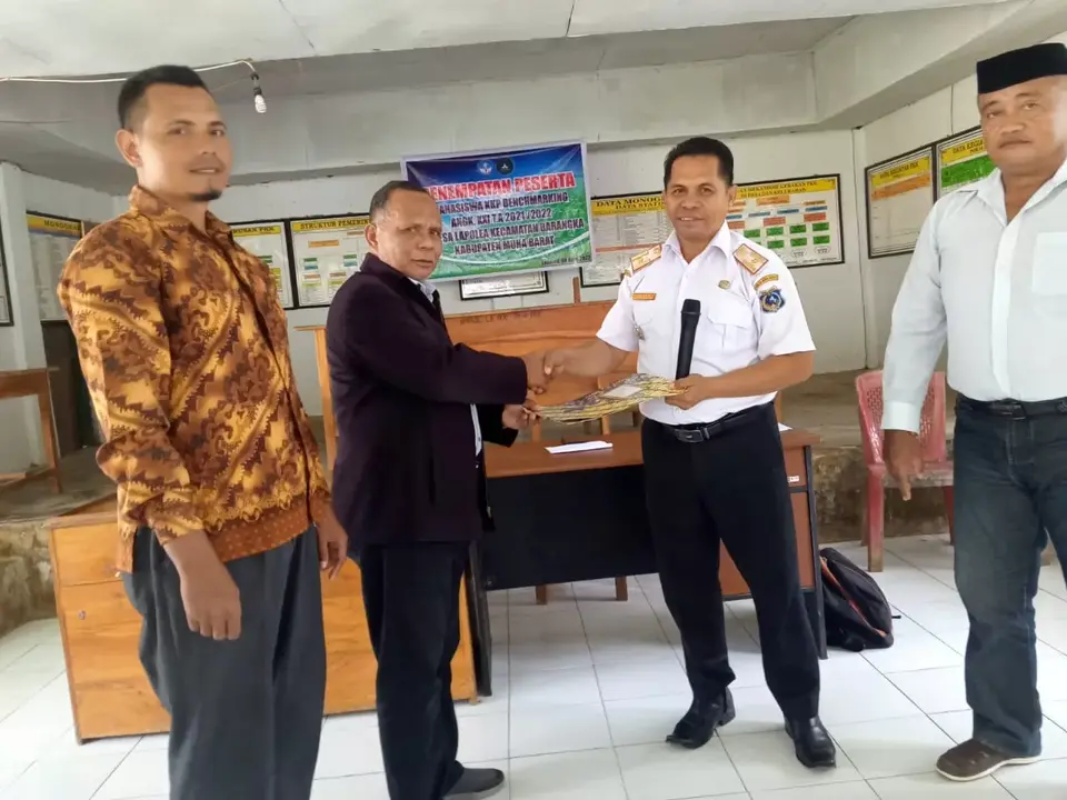 Mahasiswa STIPER Kendari KKP Benchmarking di Desa Lapolea