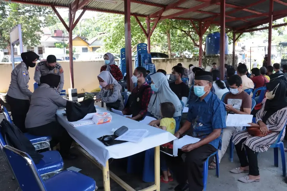Polres Baubau Salurkan Bantuan ke PKL Warung