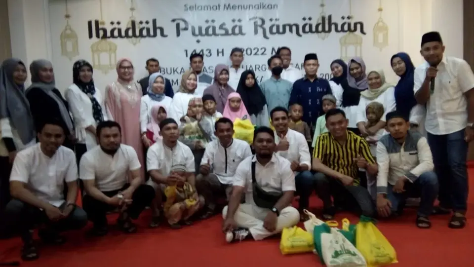 IKA SMA 2 Raha Angkatan 2005 Menyantuni Anak Yatim