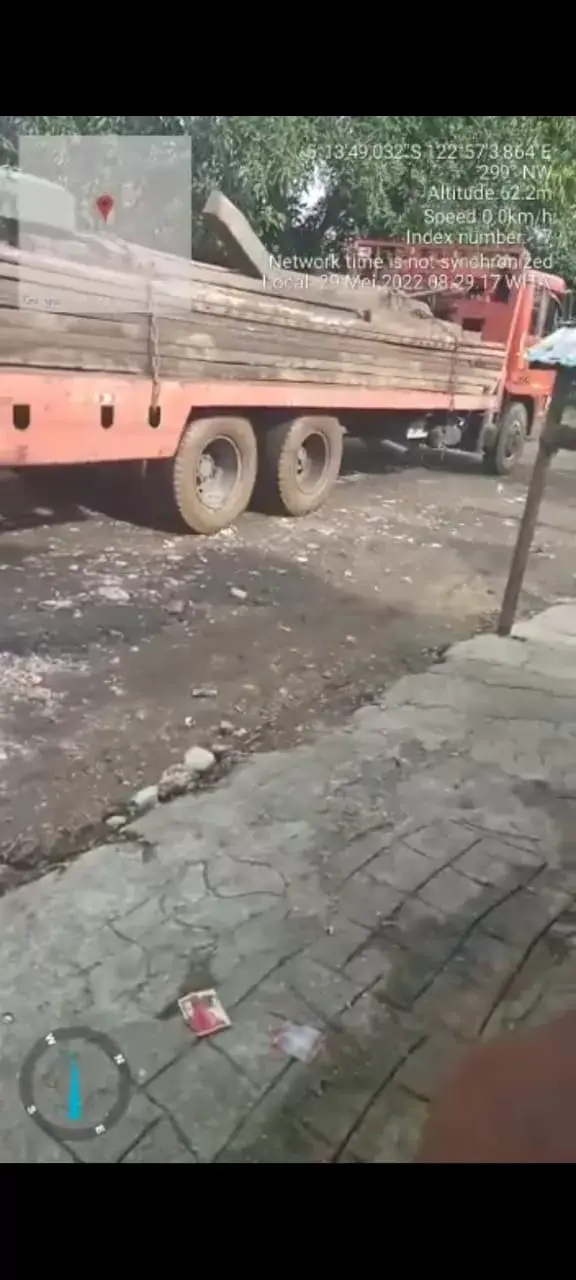 Warga Lawele Siaga Hadang Mobil Pengangkut Kayu Besi