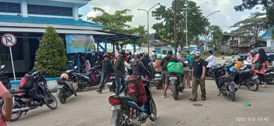 Hari Kedua Lebaran, Pelabuhan Feri Baubau Dipadati Penumpang