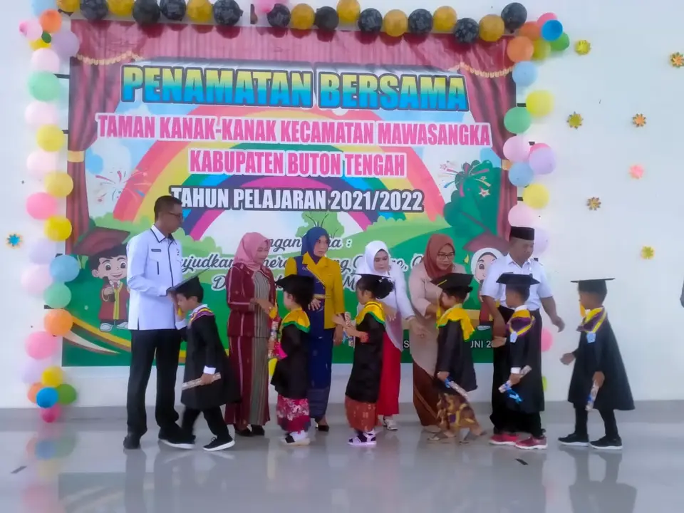 Bunda PAUD Buteng Wisuda 460 Murid TK se Kecamatan Mawasangka