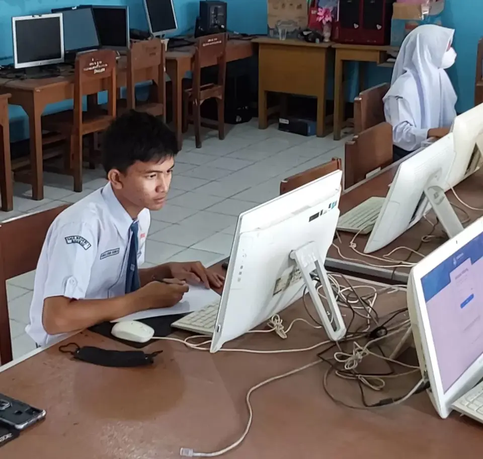 Lolos Olimpiade Sains Tingkat Provinsi, Muhammad Radi Persiapkan Siswanya