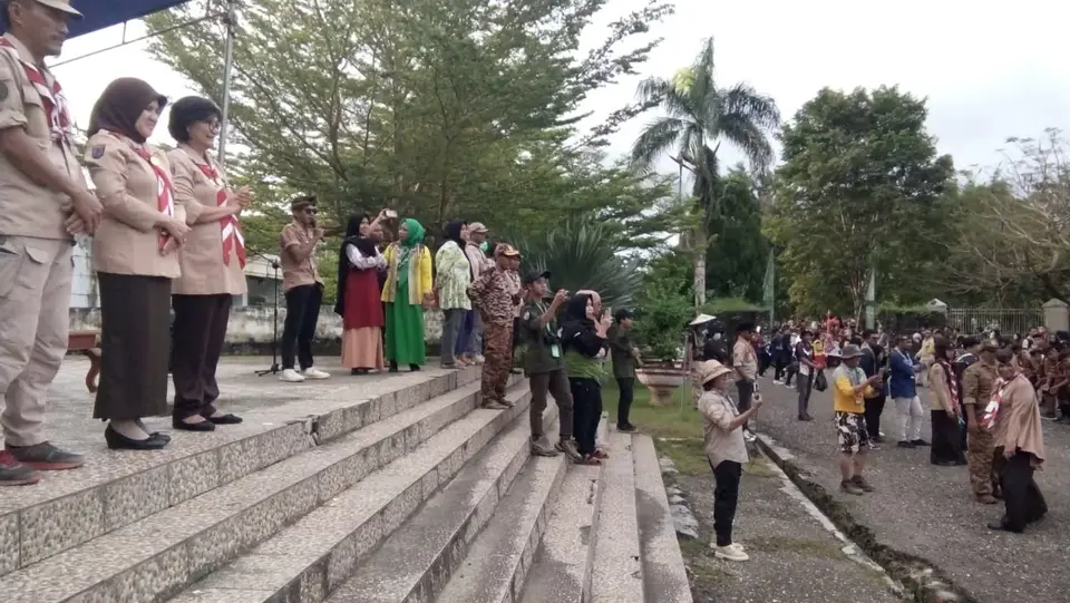 Sitti Leomo Bachrun Sambut Peserta Pawai Karnaval Jamda Sultra