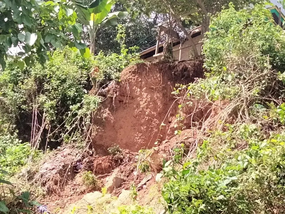 15 Rumah Penduduk Puma Terancam Jatuh ke Laut