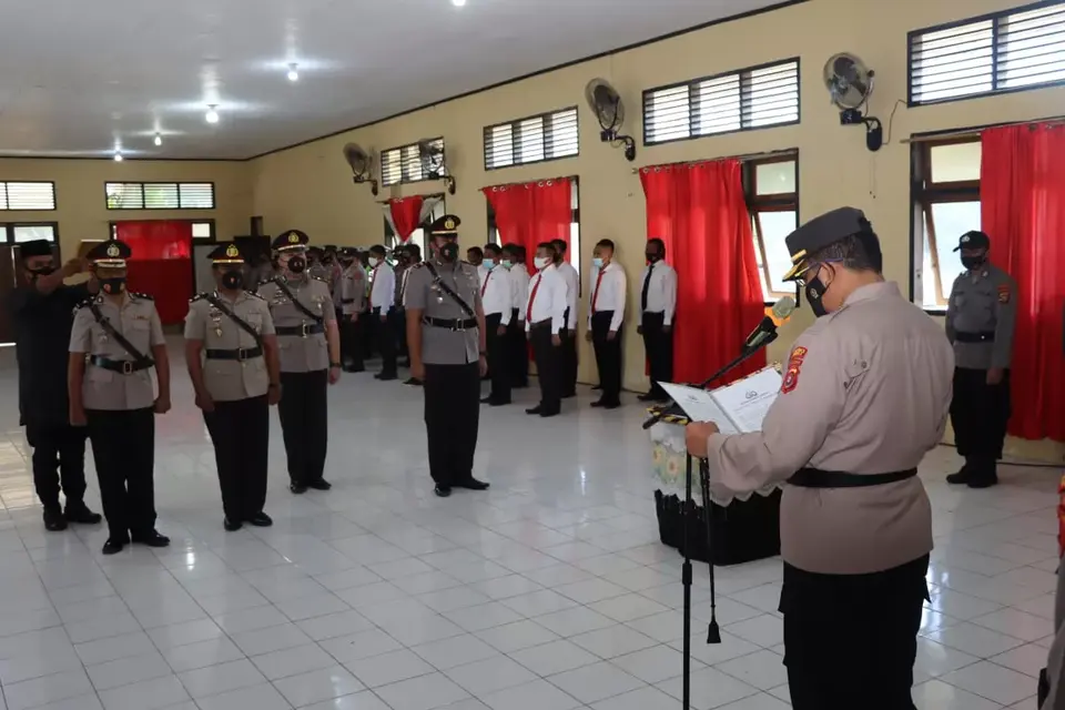 Kabag OPS dan Kasat Rekrim Polres Muna Berganti