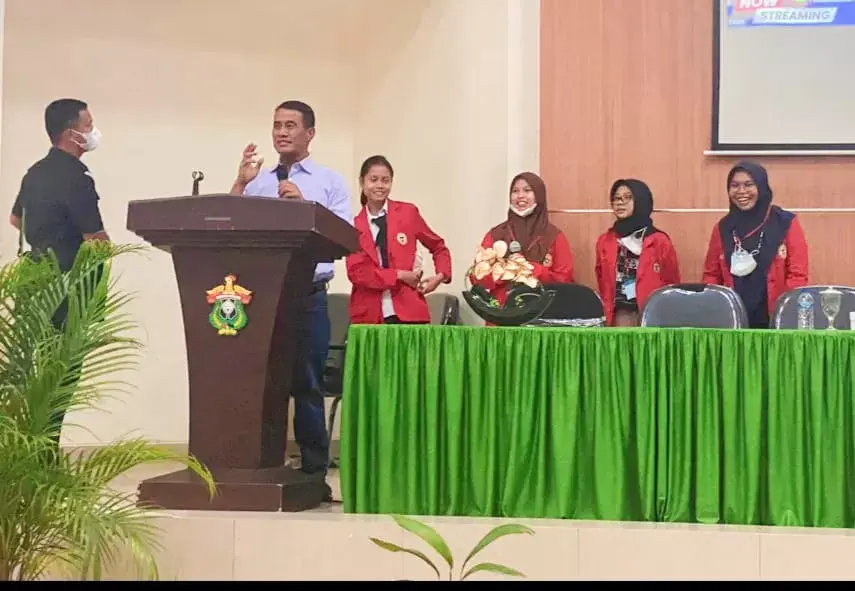 Andi Amran Beri Beasiswa bagi Maba Yatim Piatu dan Kurang Mampu 23 Orang