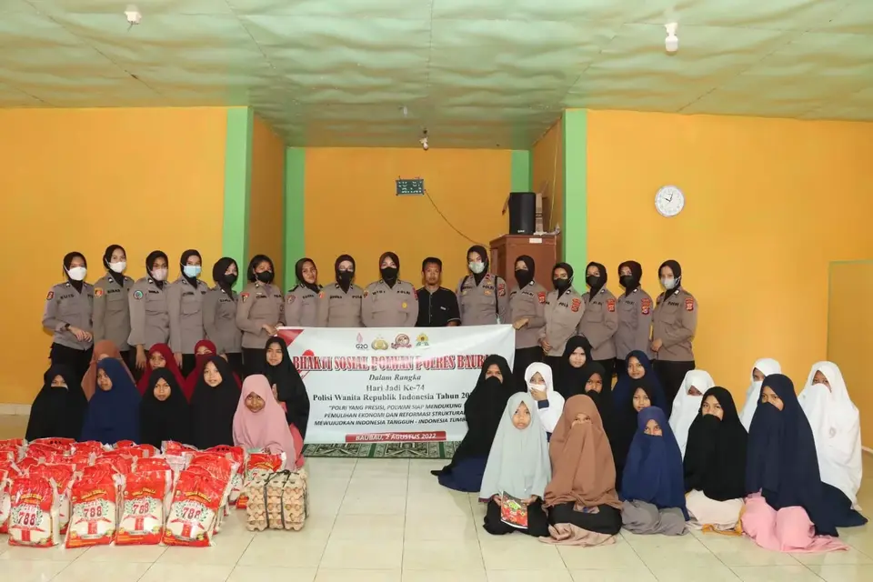 Jelang HUT Polisi Wanita, Polres Baubau Berbagi Sembako