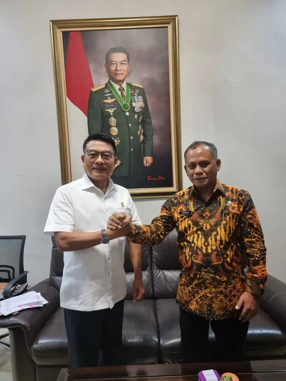 Sekda Butur Presentasi Potensi Mangrove di Hadapan Moeldoko