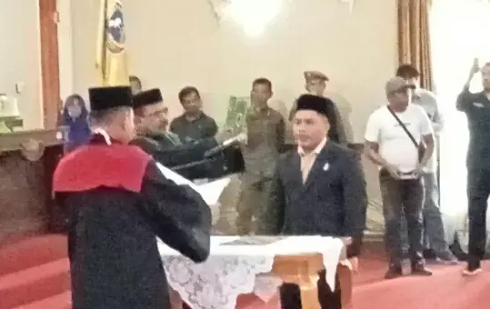 Irwan Resmi Dilantik Sebagai Ketua DPRD Muna